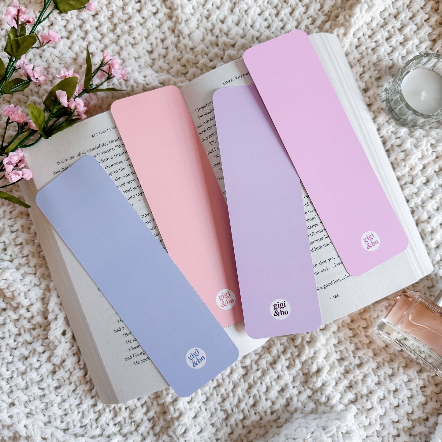 Gorgeous Gorgeous Girls Read Romance / bookmark