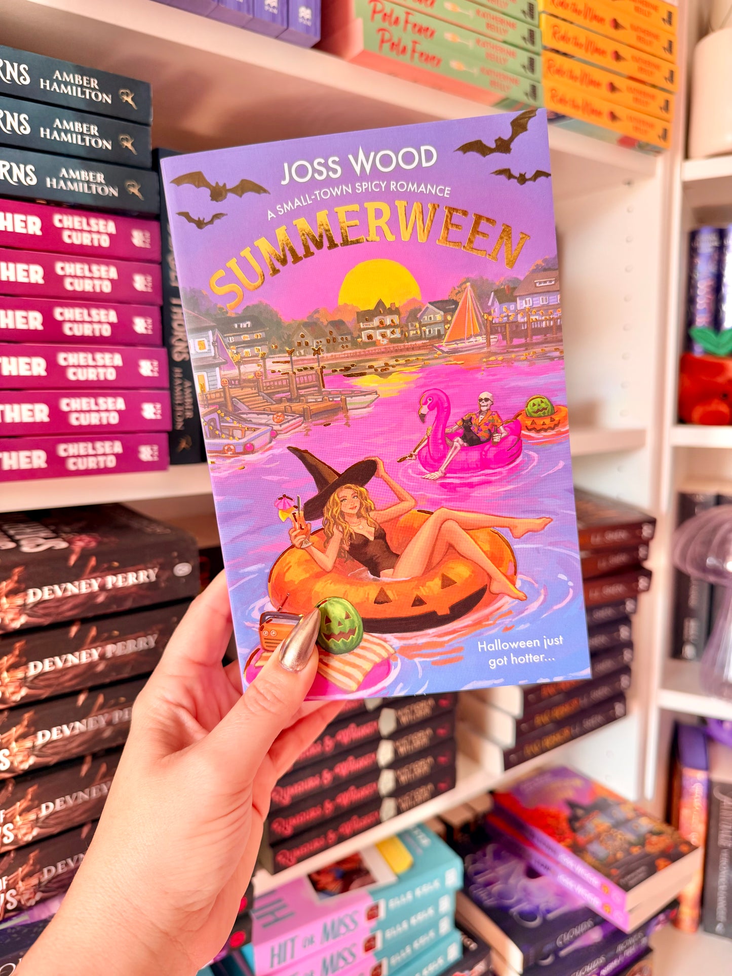 Summerween: New for 2026, celebrate Halloween in summer in this small-town spicy romcom with a side of supernatural!: Book 1 (UK, Paperback Foiled)