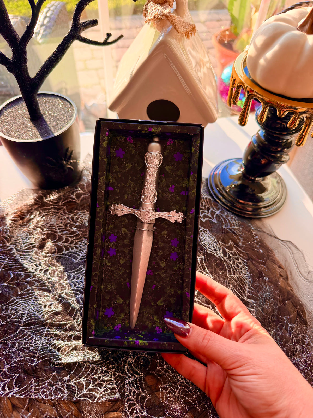 Lauren Roberts Powerless: Paedyn's Dagger Pen (The Powerless Trilogy)