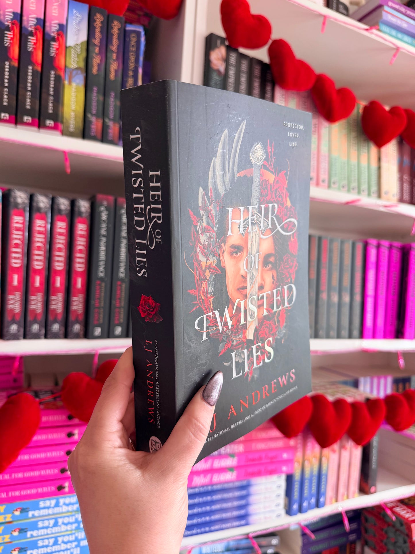 Heir of Twisted Lies (Uk-Edition, Paperback)