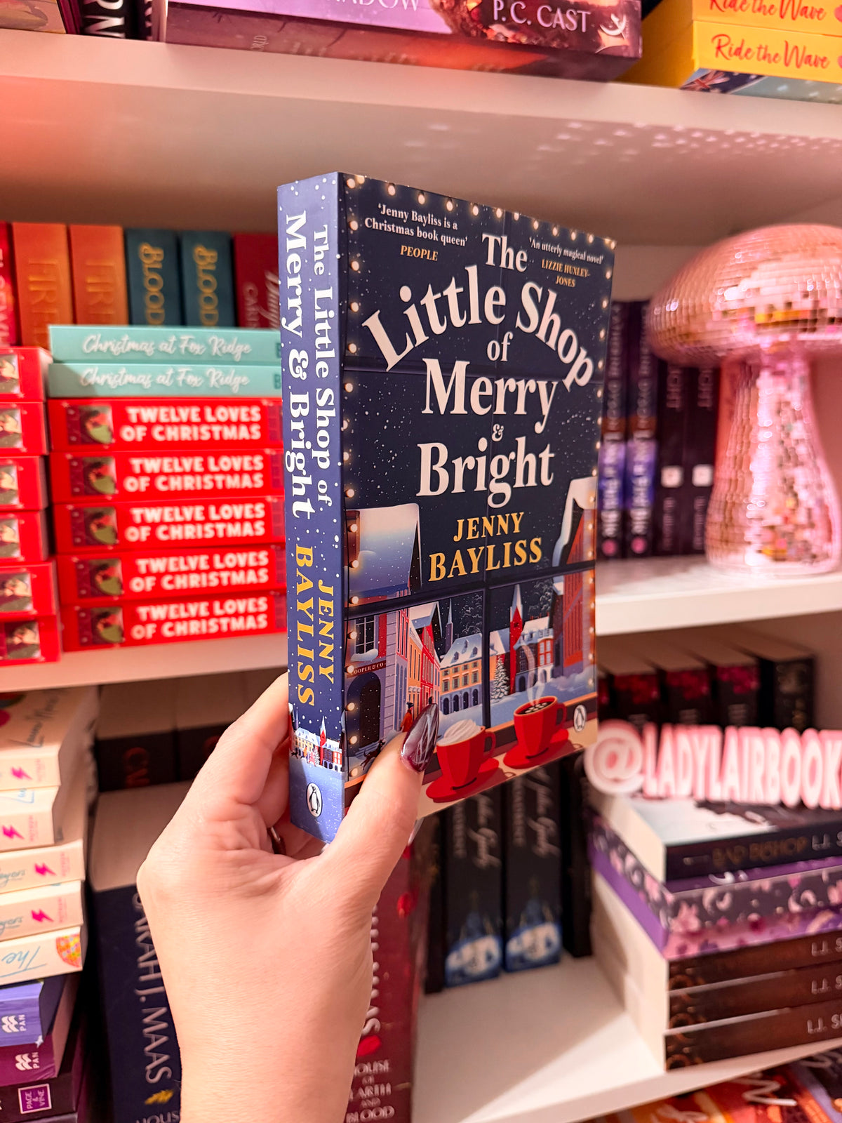 The Little Shop of Merry and Bright: A sparkling new festive romance full of love, laughter and merriment from the Queen of Christmas (Uk edition, paperback)
