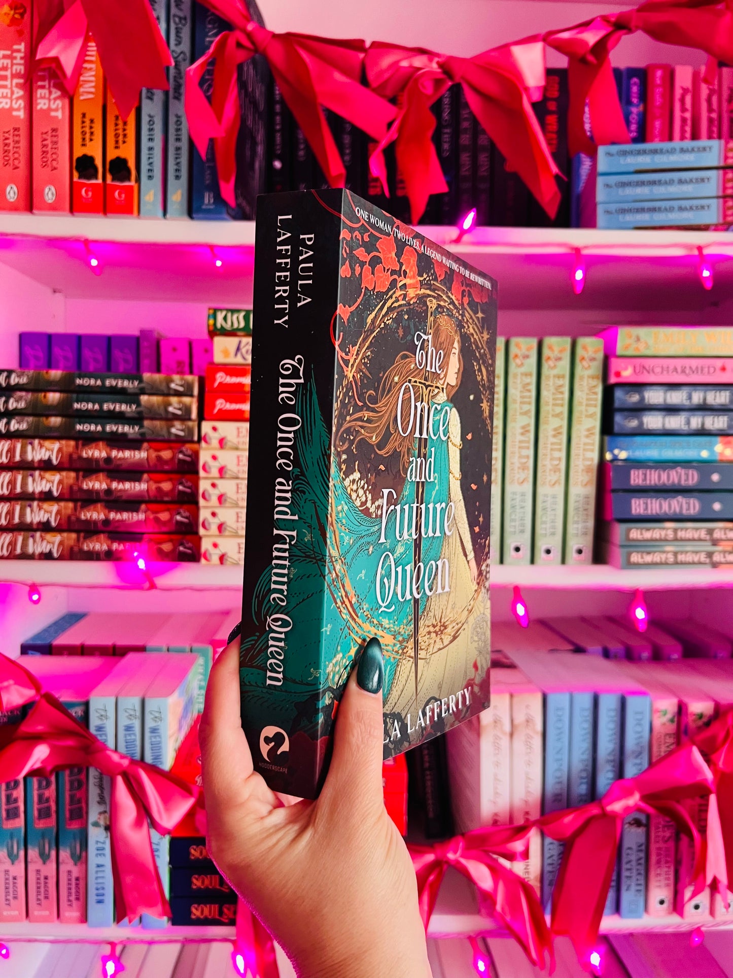 The Once and Future Queen: Arthurian legend meets time travel in this sweeping romantic fantasy (Uk edition, Paperback)