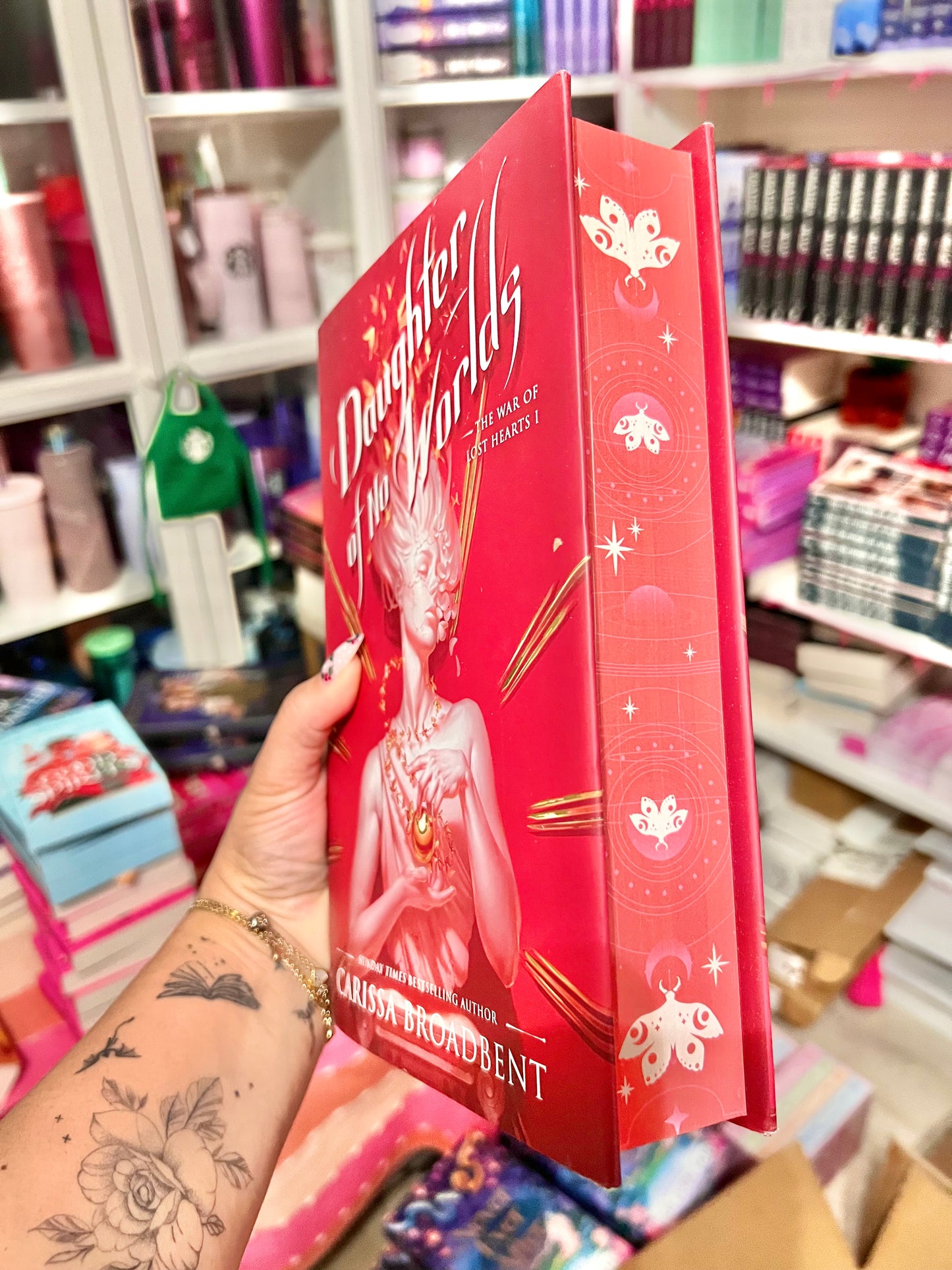 Daughter of No Worlds (UK-Edition, Hardcover)