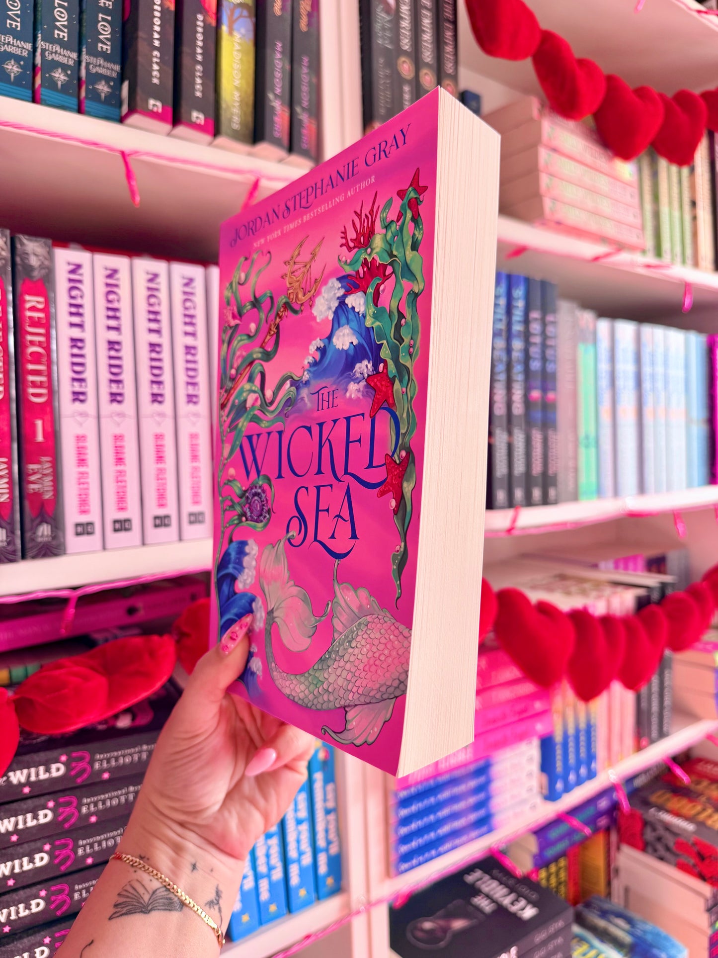 The Wicked Sea: the utterly addictive enemies-to-lovers mermaid romantasy sensation (Uk edition, Paperback)