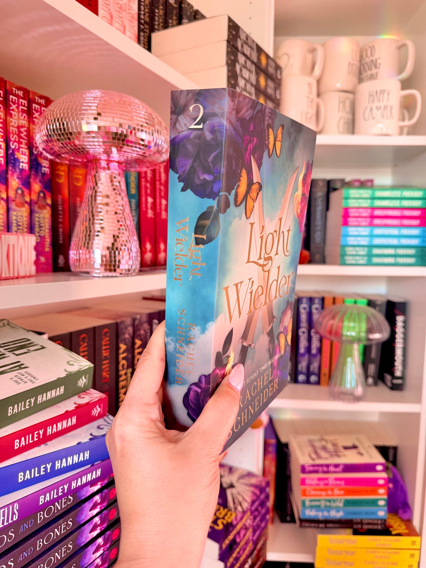 Light Wielder: The sequel to the romantasy smash-hit Metal Slinger! (Uk Edition, Paperback)