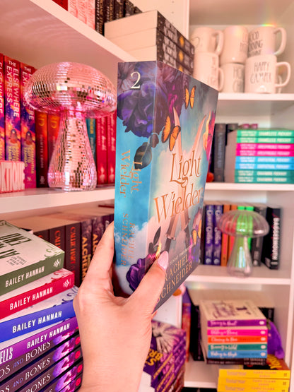 Light Wielder: The sequel to the romantasy smash-hit Metal Slinger! (Uk Edition, Paperback)