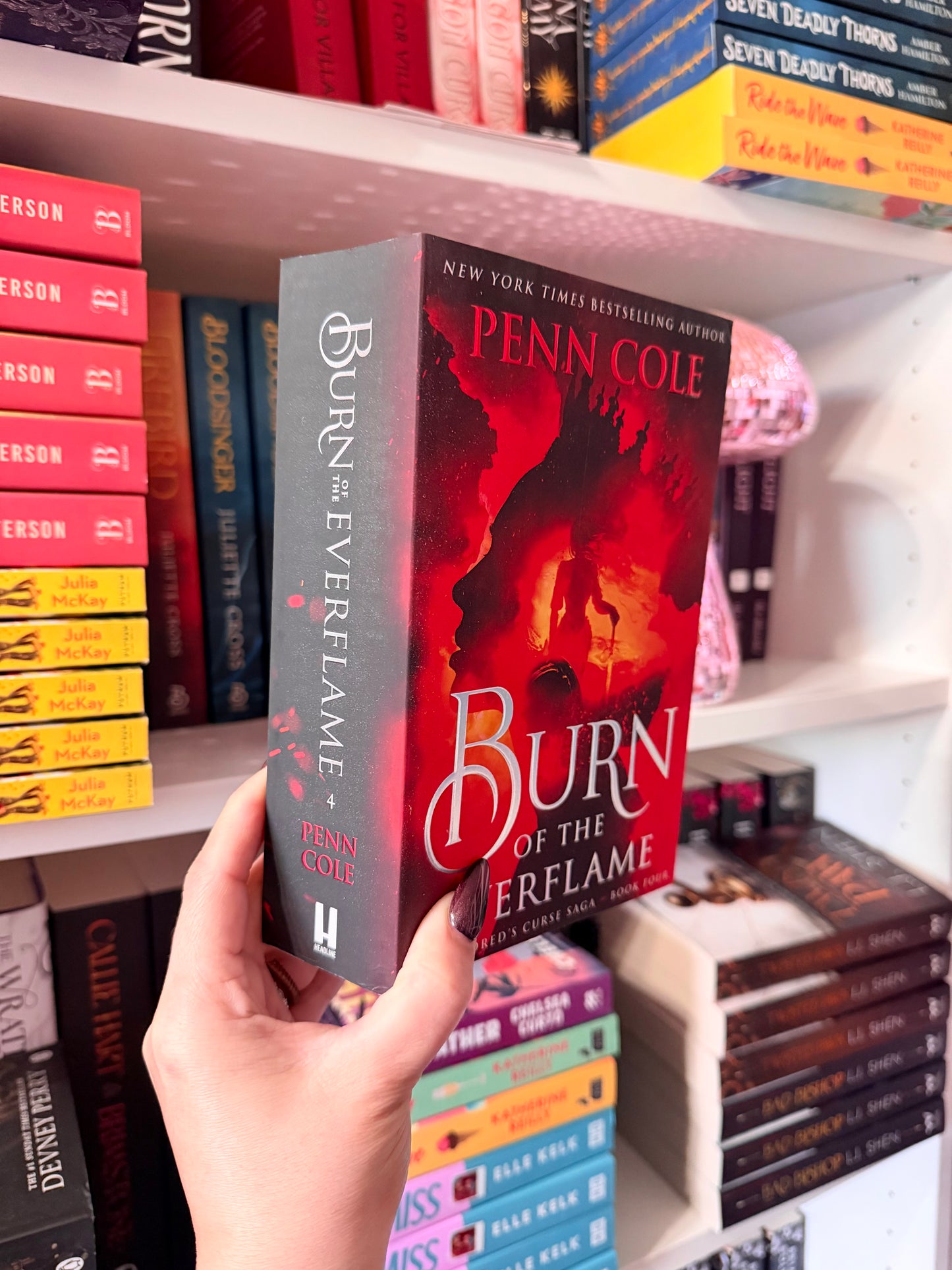 Burn of the Everflame: The epic final book in the Kindred's Curse Saga! (Uk edition, Paperback) (imperfect copy)