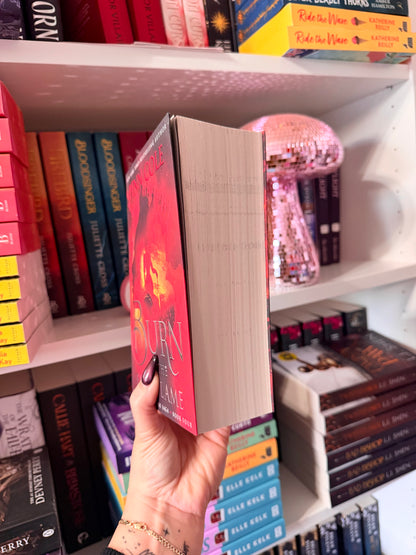 Burn of the Everflame: The epic final book in the Kindred's Curse Saga! (Uk edition, Paperback) (imperfect copy)